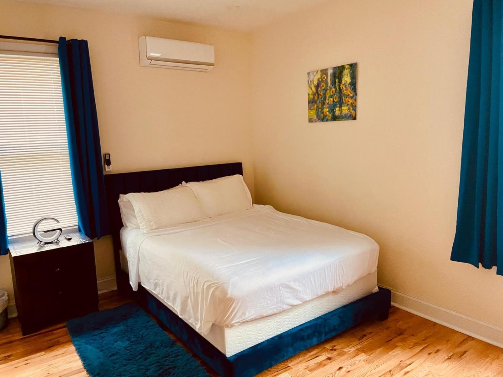 Appartamento Ooohlala! 2 Beds And 2 Full Baths W/Free Parking Newark Esterno foto