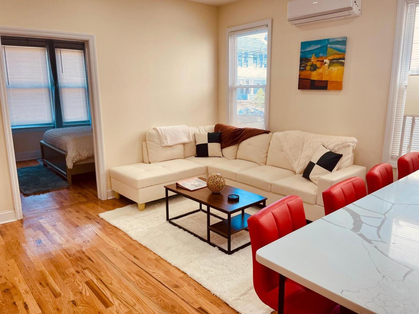 Appartamento Ooohlala! 2 Beds And 2 Full Baths W/Free Parking Newark Esterno foto
