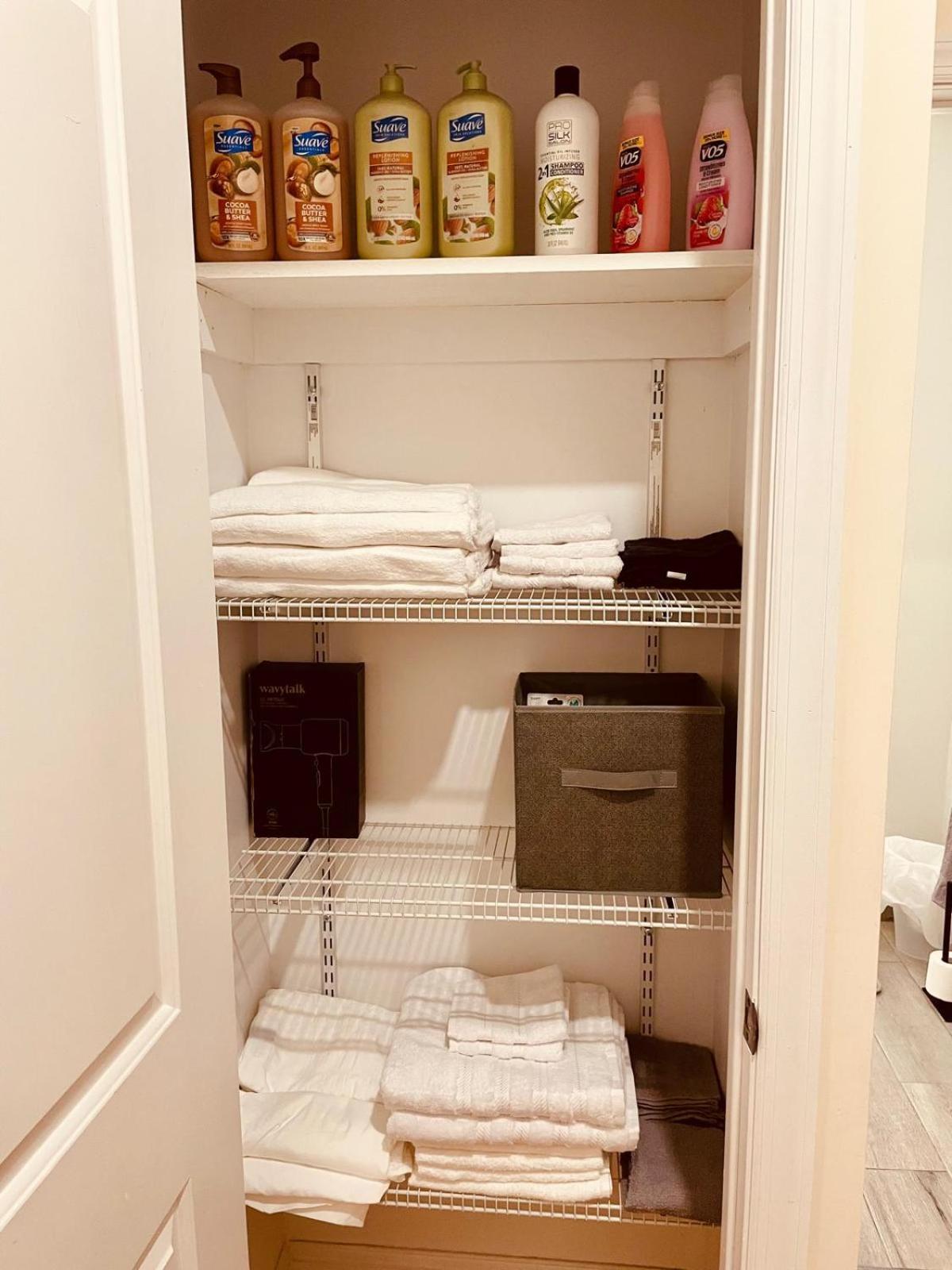 Appartamento Ooohlala! 2 Beds And 2 Full Baths W/Free Parking Newark Esterno foto