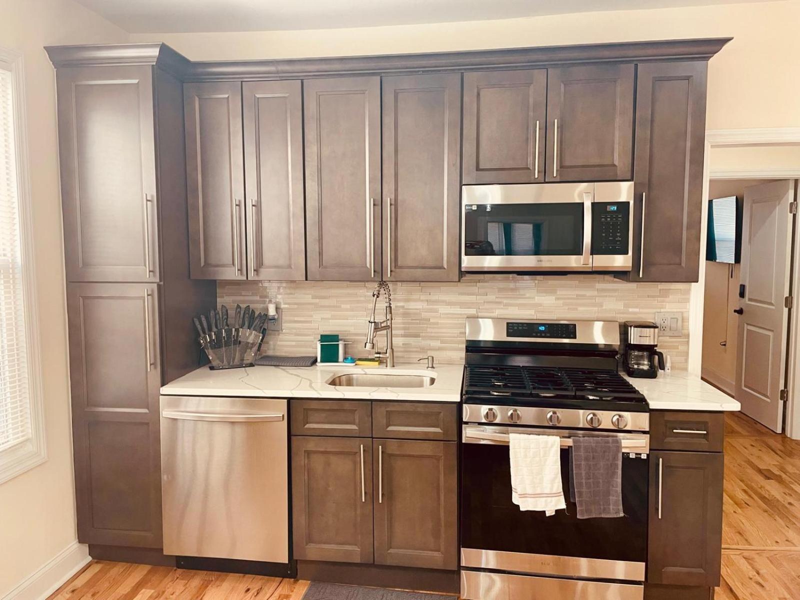 Appartamento Ooohlala! 2 Beds And 2 Full Baths W/Free Parking Newark Esterno foto