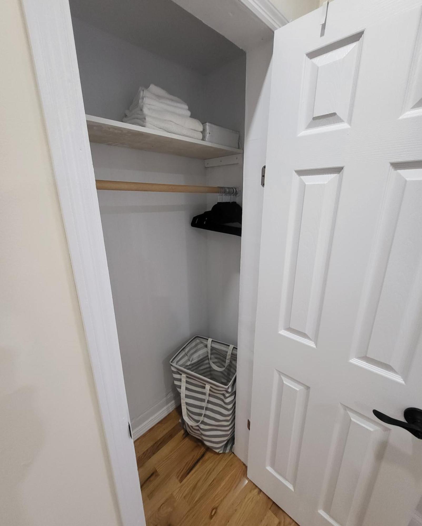 Appartamento Ooohlala! 2 Beds And 2 Full Baths W/Free Parking Newark Esterno foto