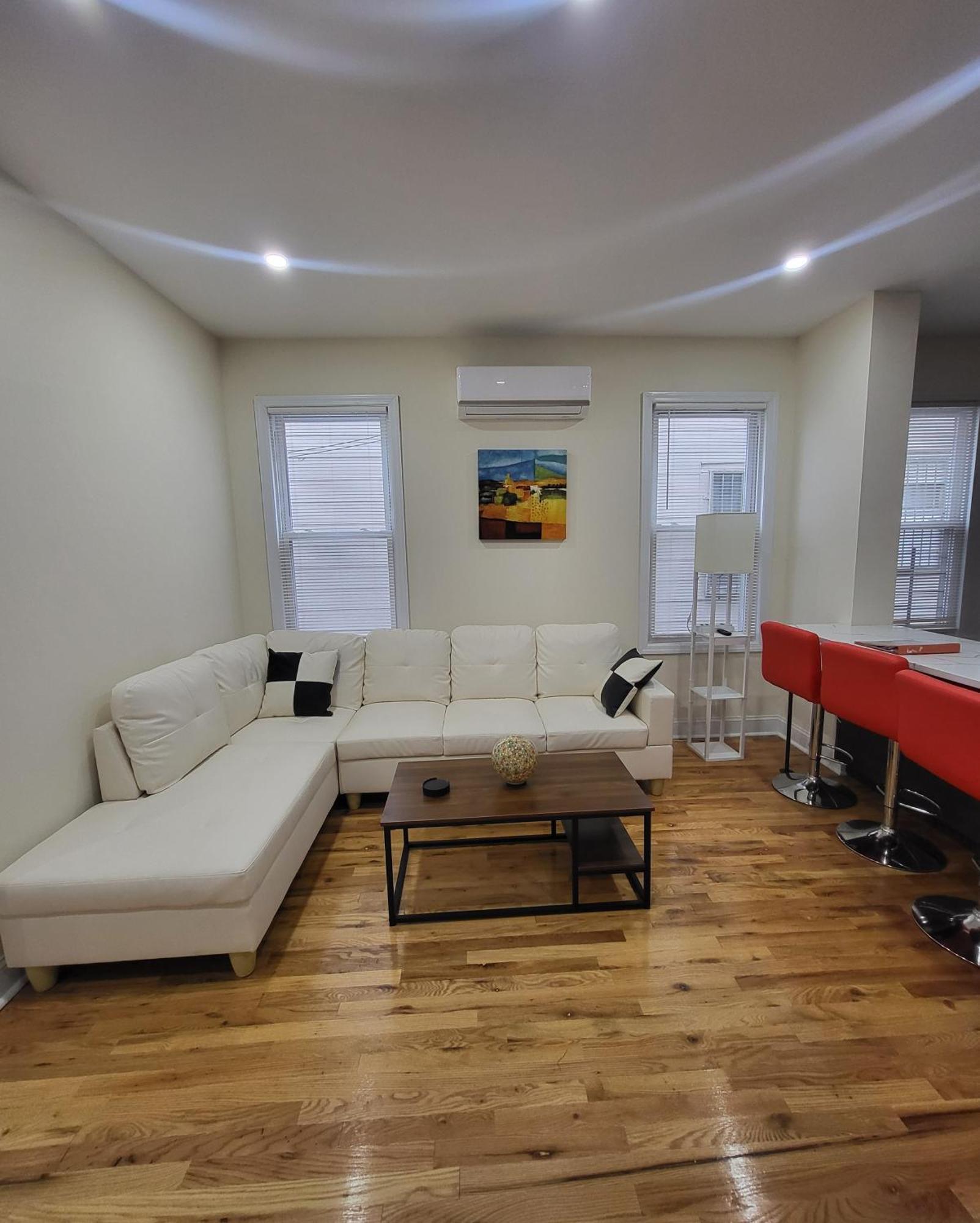 Appartamento Ooohlala! 2 Beds And 2 Full Baths W/Free Parking Newark Esterno foto