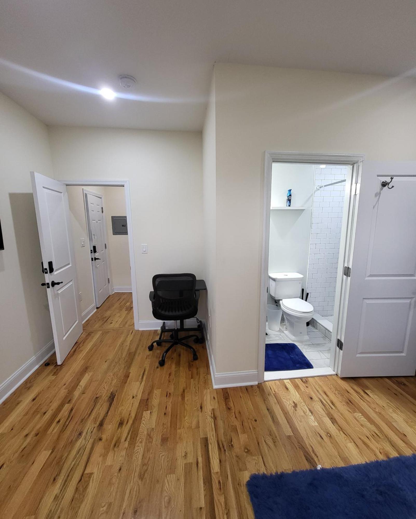 Appartamento Ooohlala! 2 Beds And 2 Full Baths W/Free Parking Newark Esterno foto