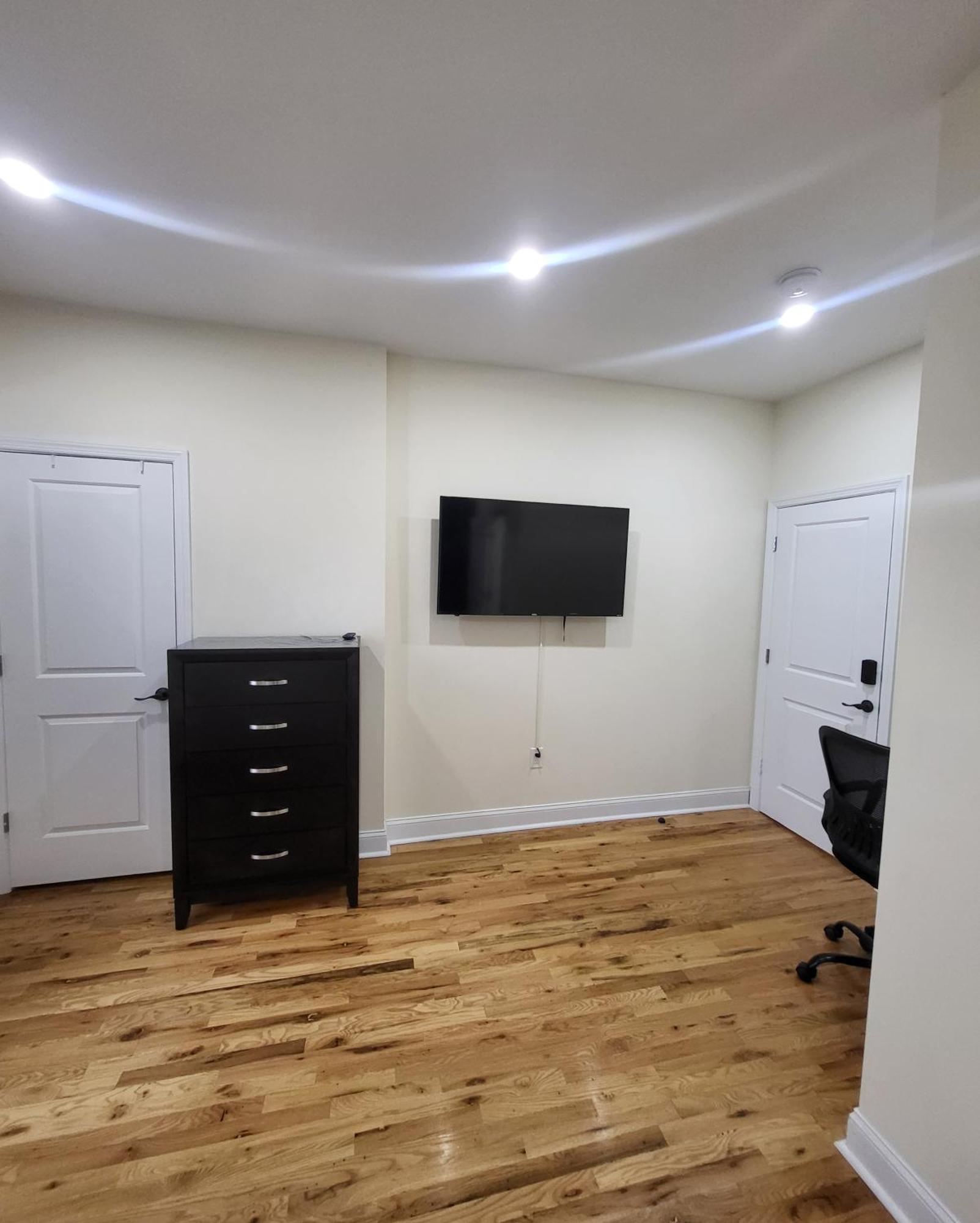 Appartamento Ooohlala! 2 Beds And 2 Full Baths W/Free Parking Newark Esterno foto