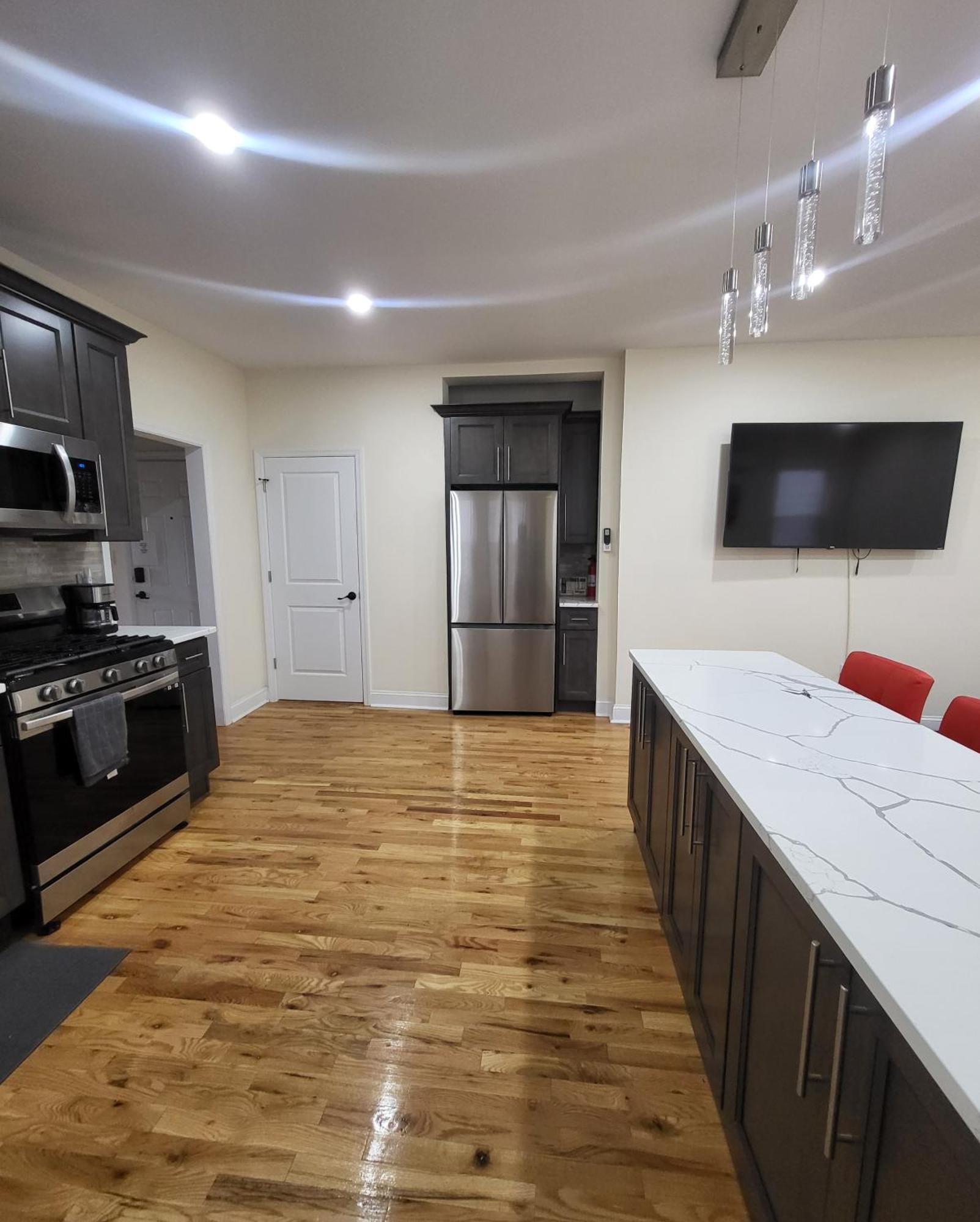 Appartamento Ooohlala! 2 Beds And 2 Full Baths W/Free Parking Newark Esterno foto