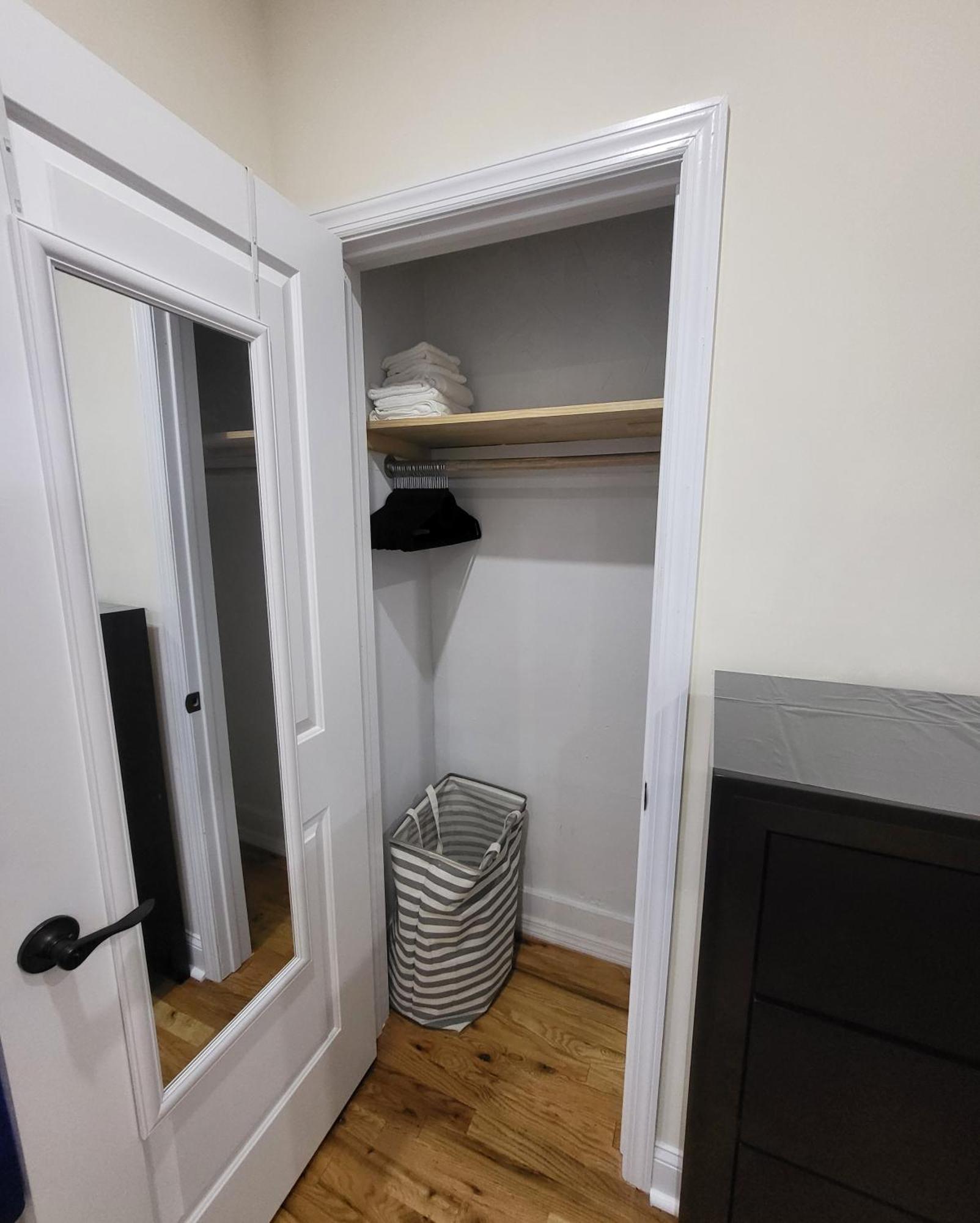 Appartamento Ooohlala! 2 Beds And 2 Full Baths W/Free Parking Newark Esterno foto