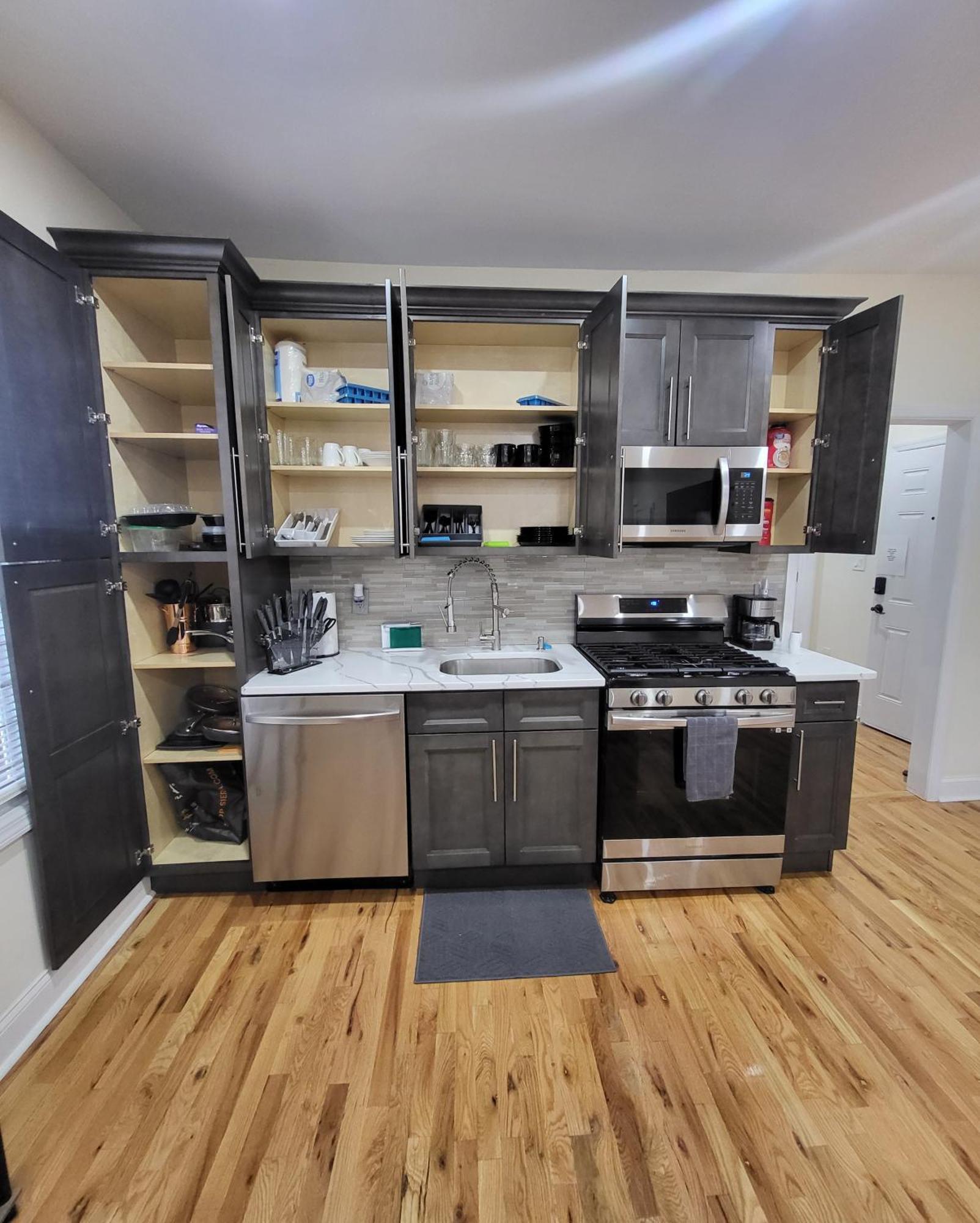 Appartamento Ooohlala! 2 Beds And 2 Full Baths W/Free Parking Newark Esterno foto