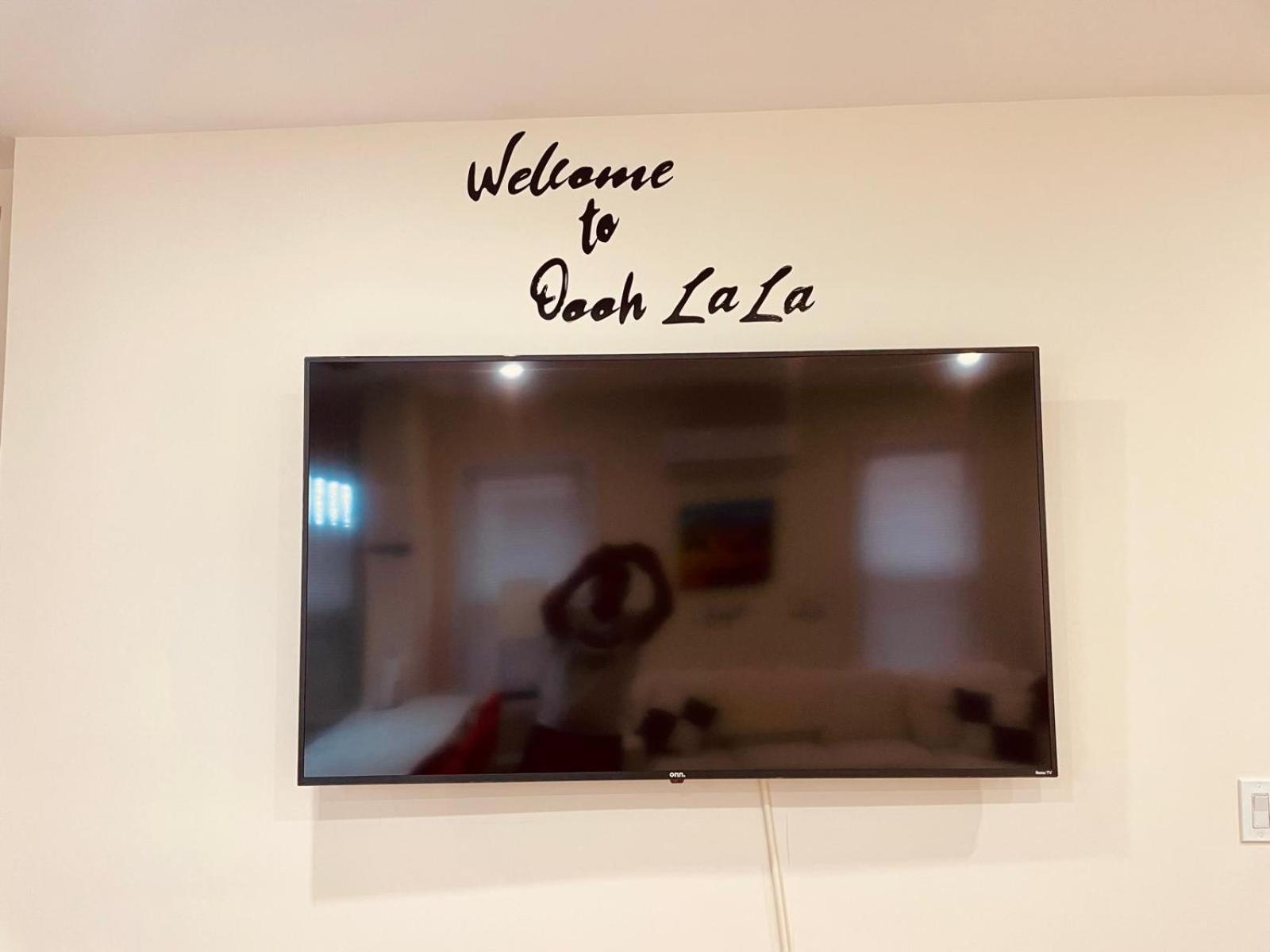 Appartamento Ooohlala! 2 Beds And 2 Full Baths W/Free Parking Newark Esterno foto